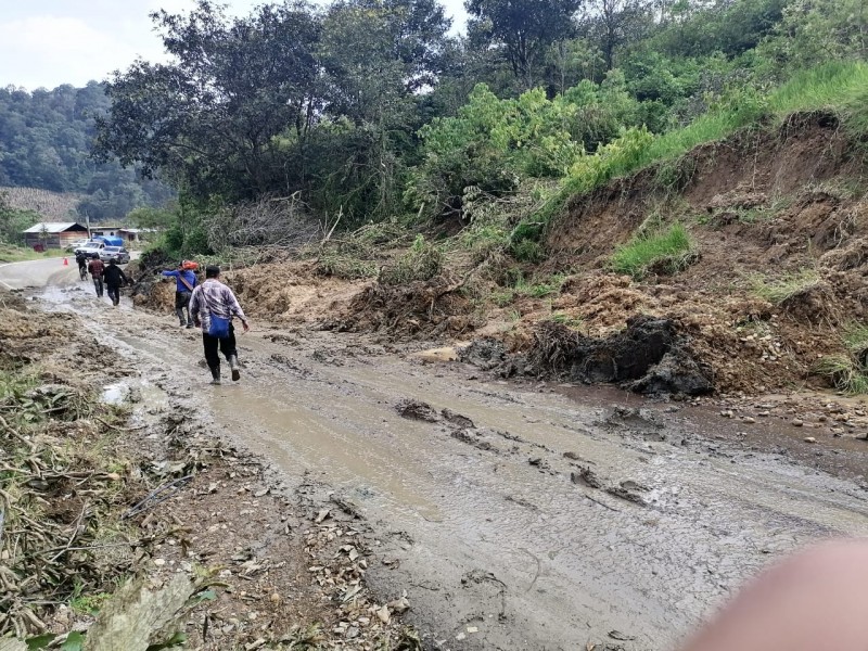 Comienza liberación de tramos carreteros afectados por lluvias