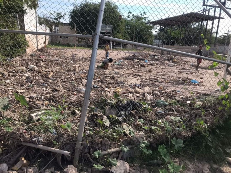 Comienza rehabilitación de espacios deportivos en Tuxpan tras inundación