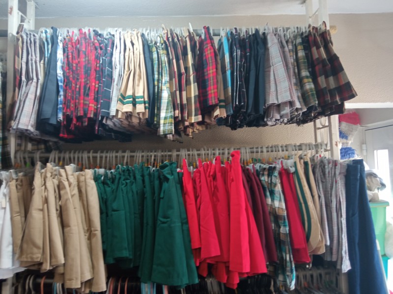 Comienzan a recuperarse en ventas tiendas de uniformes