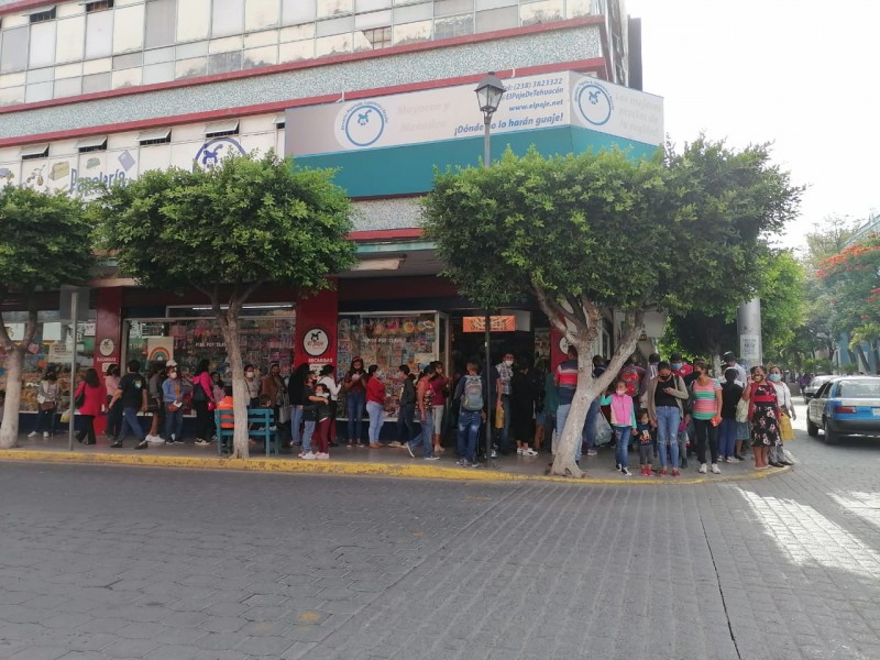 Comienzan aglomeraciones por compras para el regreso a clases