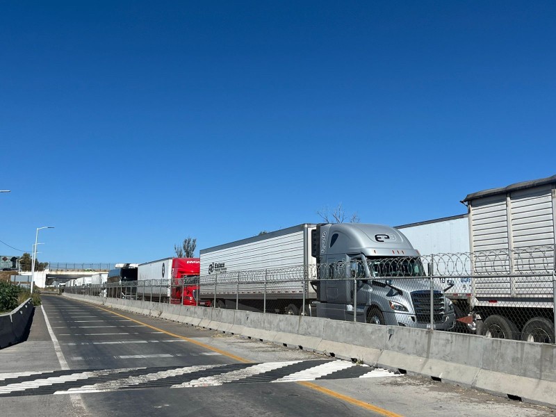 Comienzan bloqueos carreteros de agricultores y transportistas en Guanajuato, ¡tome precauciones!