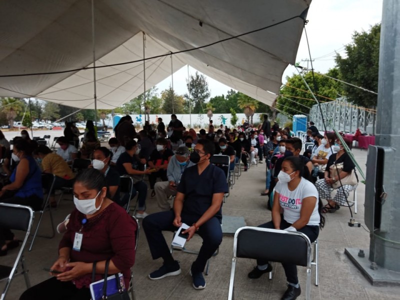 Comienzan dosis de refuerzo para mayores de 40 en Puebla