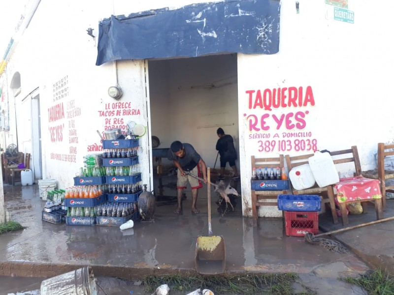 Comienzan los trabajos de limpieza en Tecuala