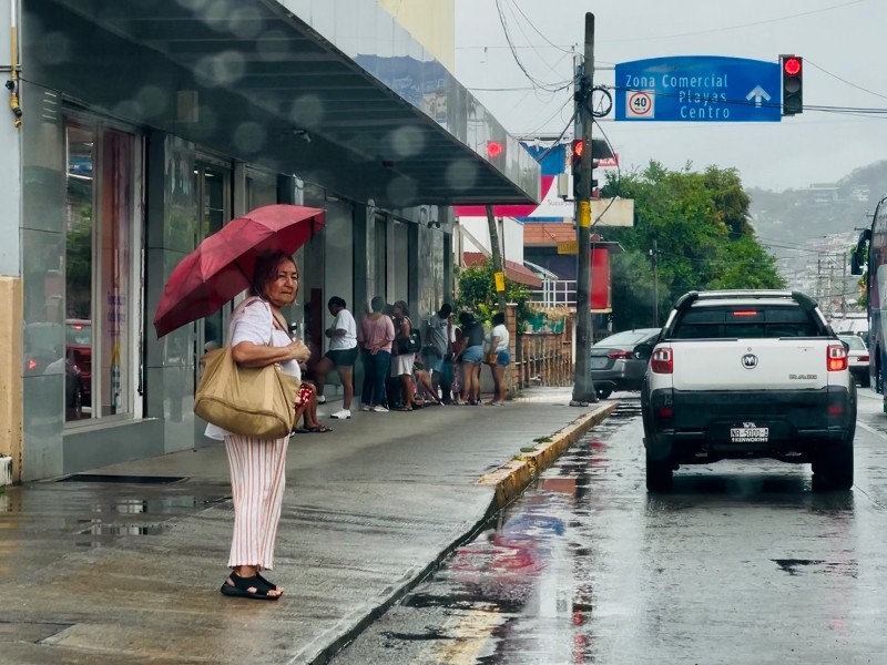 Comienzan primeras lluvias en Zihuatanejo
