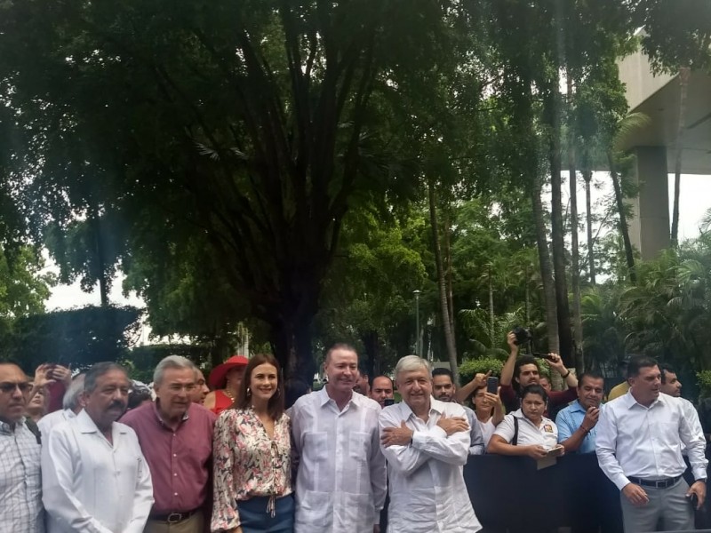 Cómo lo prometió AMLO arriba a Culiacán