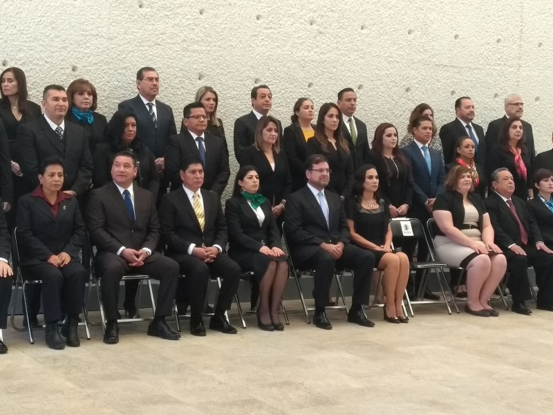 Como niños de kínder diputados se tomaron fotografía