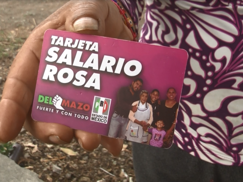 Como recuerdo conservan la tarjeta rosa