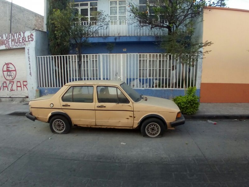 ¿Cómo reportar un auto abandonado?