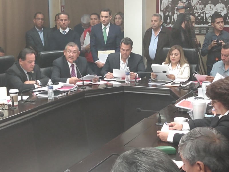 Comparece Raúl Navarro ante el Congreso