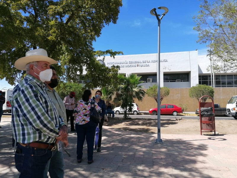 Comparecen productores ante Fiscalía General de la República