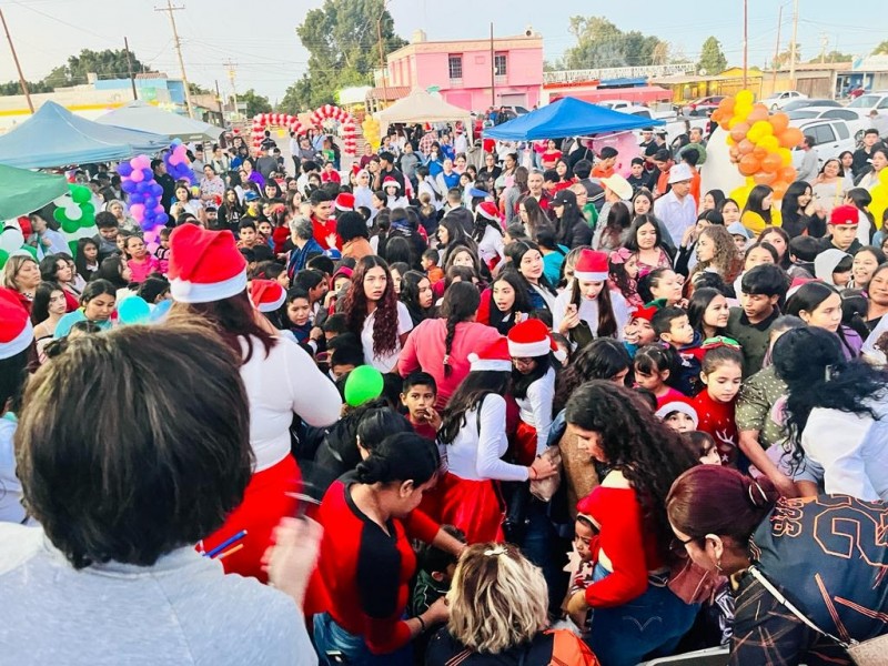Comparten alumnos de Cobach Sonora la generosidad de la Navidad
