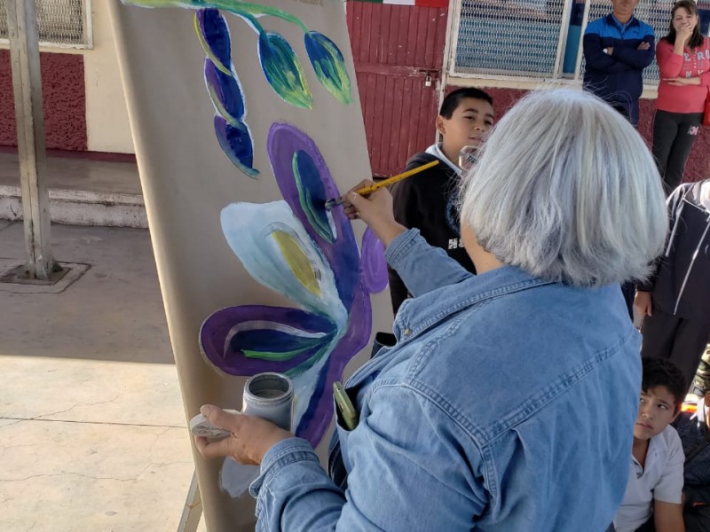 Comparten arte en escuelas