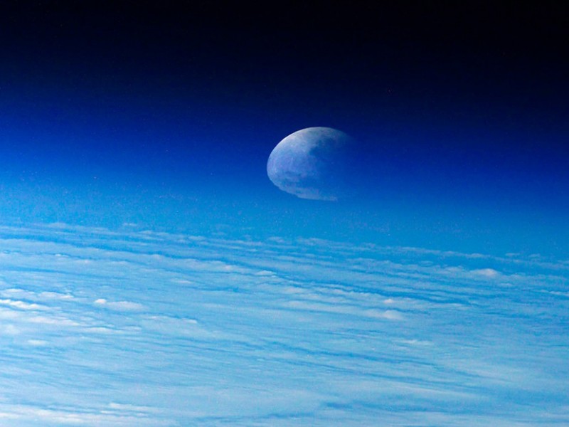 Comparten imágenes del último eclipse lunar del 2021 desde EEI