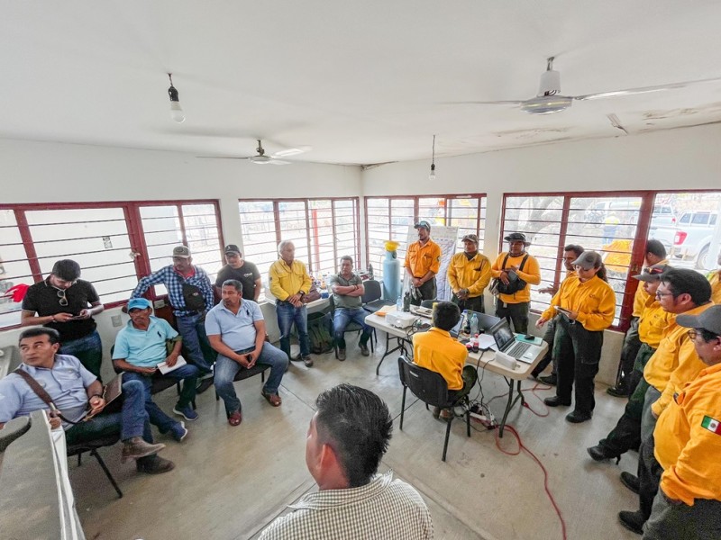 Complicaciones climatológicas; reestructuran plan para sofocar incendio en los Chimalapas