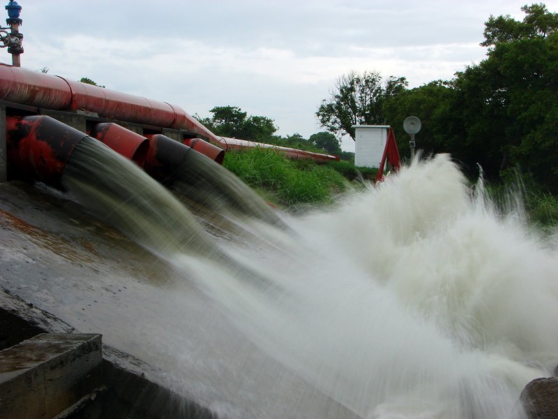 Comprarán bomba para evitar inundaciones en Floresta