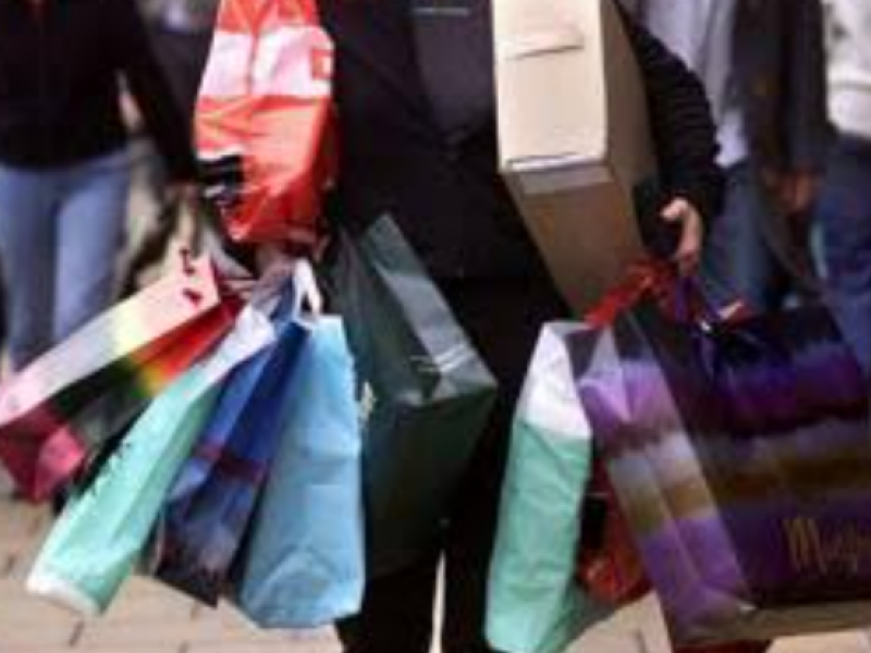 Compras compulsivas, problema social crónico en temporada decembrina.