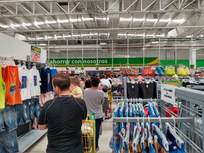 Compras de pánico no cesan en León, aumentan filas