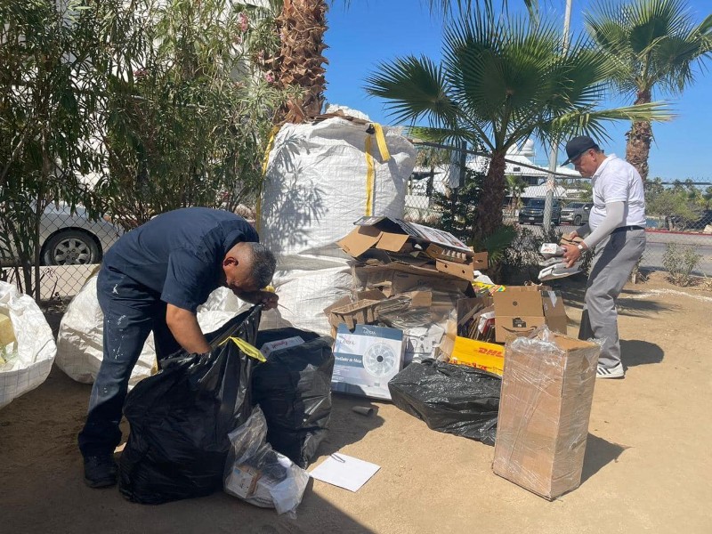 Comunidad de La Playa se une para programa de recolección de residuos