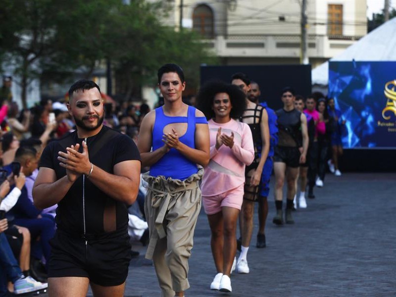 Comunidad LGBTIQ+ celebra un Fashion Day en Guadalajara