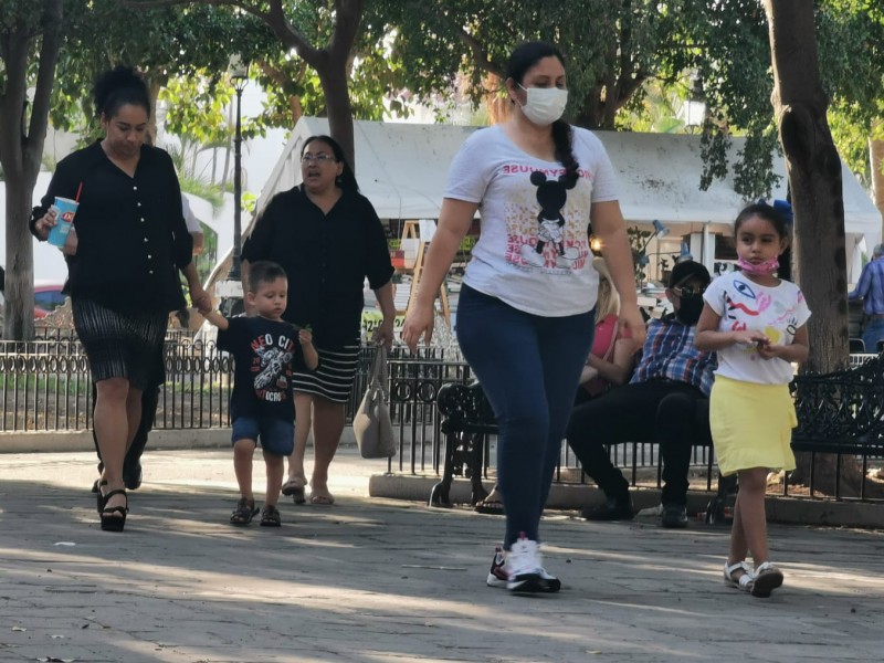 Comunidad médica llaman a jóvenes a no bajar la guardia