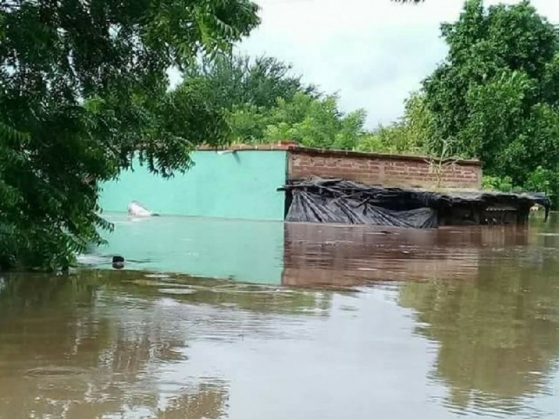 Comunidades bajo el agua al sur de Álamos