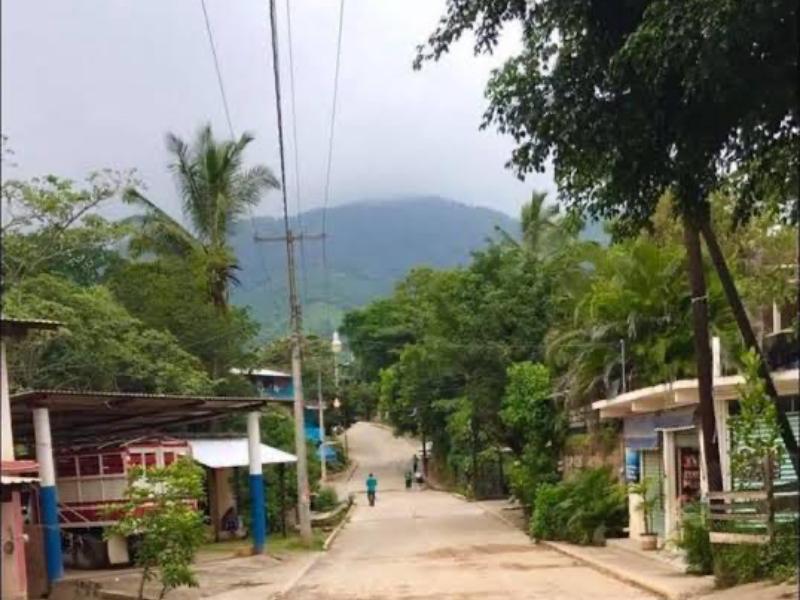 Comunidades de la sierra de Zihuatanejo cumplen 24 horas  sin luz
