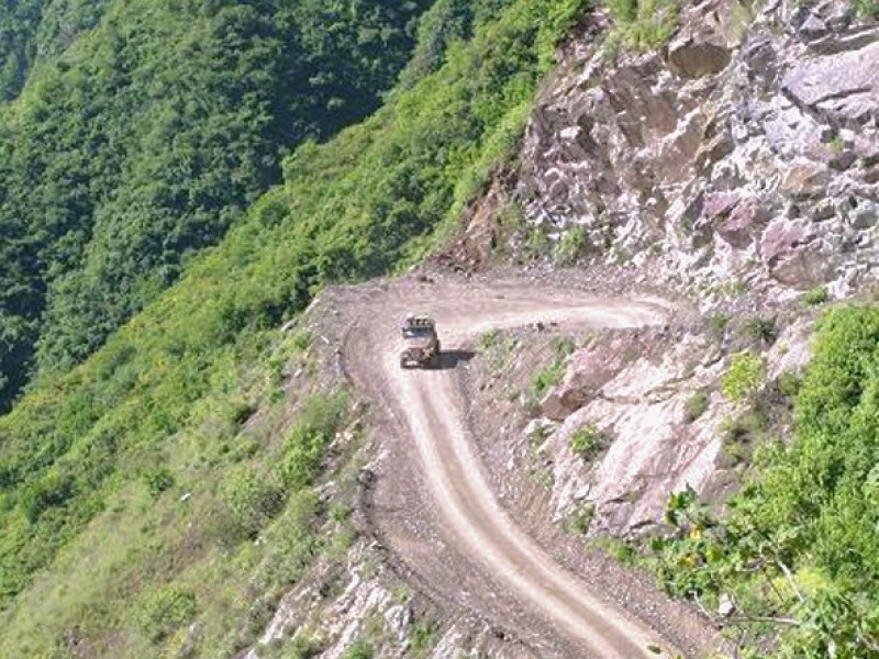 Comunidades incomunicadas por la destrucción de caminos en zona indigena.