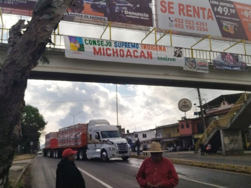 Comunidades indígenas cansadas de la inseguridad e injusticia toman carreteras