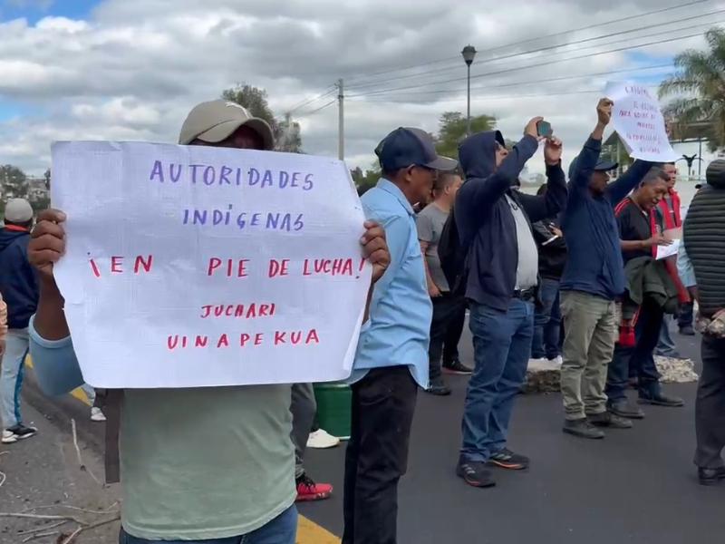 Comunidades indígenas bloquean oficinas por falta de recursos para Noche de Muertos