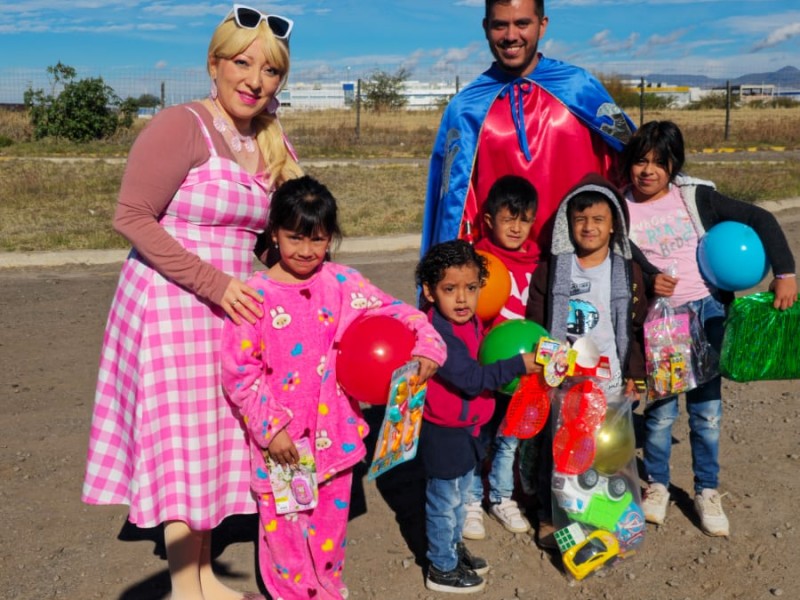 Comunidades reciben caravana de reyes magos en Puerto Interior