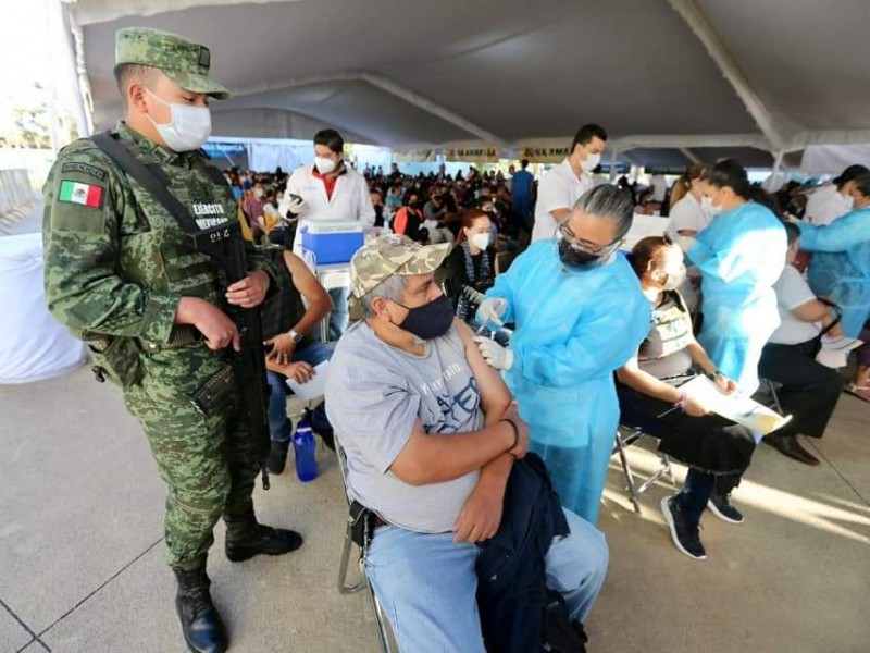 Con 19 mil 742 vacunas termina la UdeG en AMG