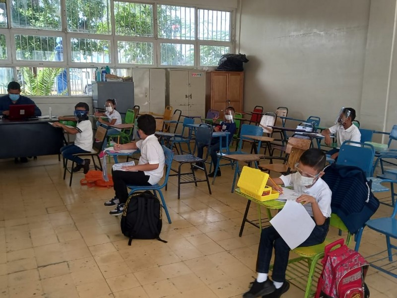 Con “alegría y temor” regresa a clases presenciales