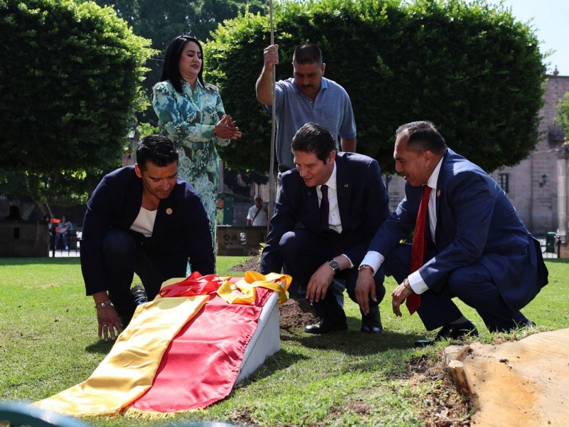 Con árbol y cápsula del tiempo, impulsan legado de Morelia