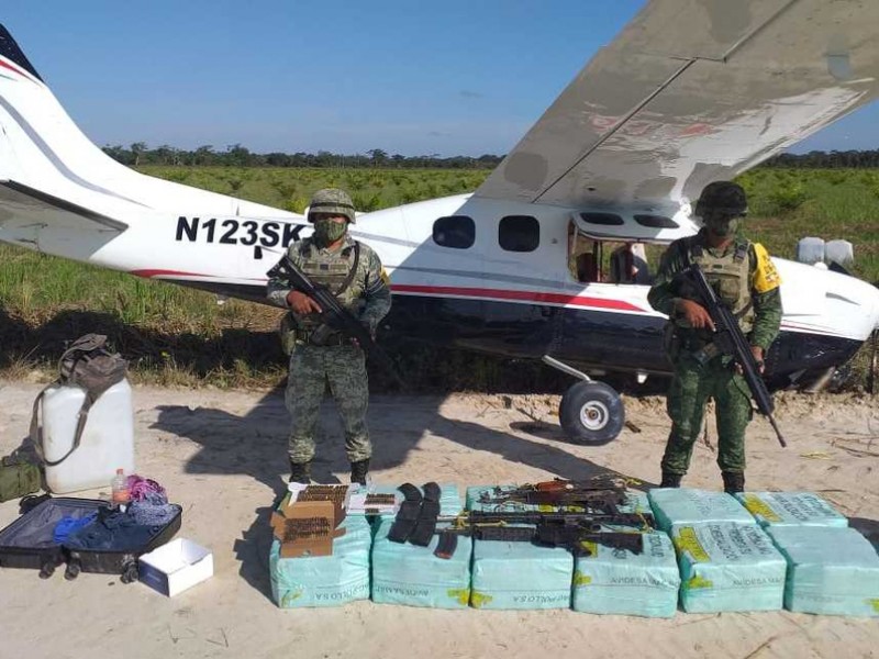 Con armas y droga aseguraron una avioneta en Campeche