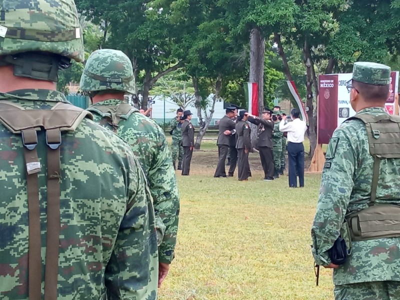 Con ascensos, reconocen esfuerzo de elementos militares