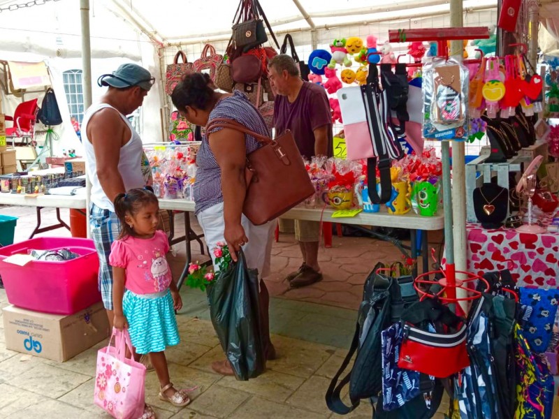 Con austeridad, tuxpeños celebran el Día de la Madre