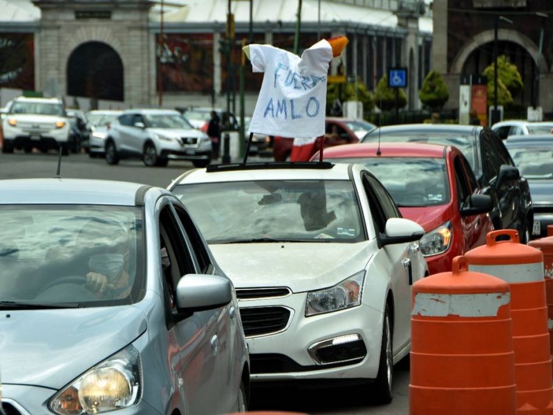 Con autos, realizan caravana contra AMLO en Torreón