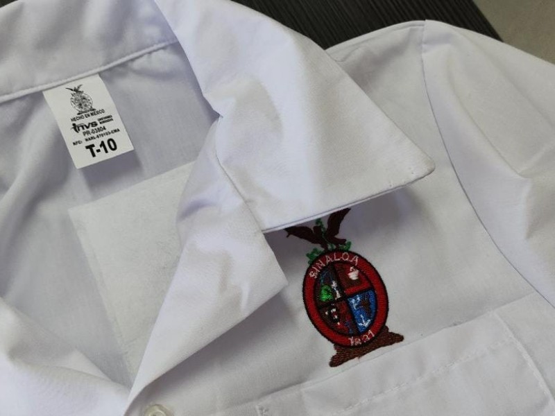 Con baja afluencia arranca programa de canje de uniformes escolares