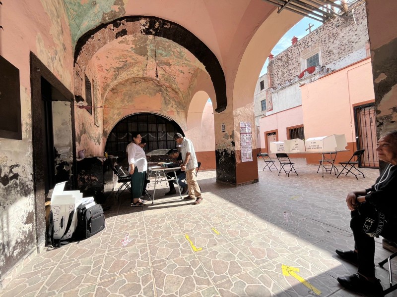Con baja participación concluyó eleccion federal en Querétaro