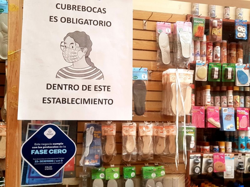 Con bajas ventas reabren comercios de Zapopan