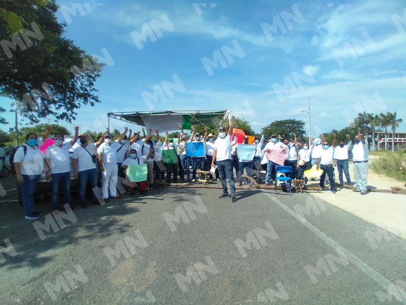 Con bloqueo carretero SUTIEBO exige alto a descuentos injustificados