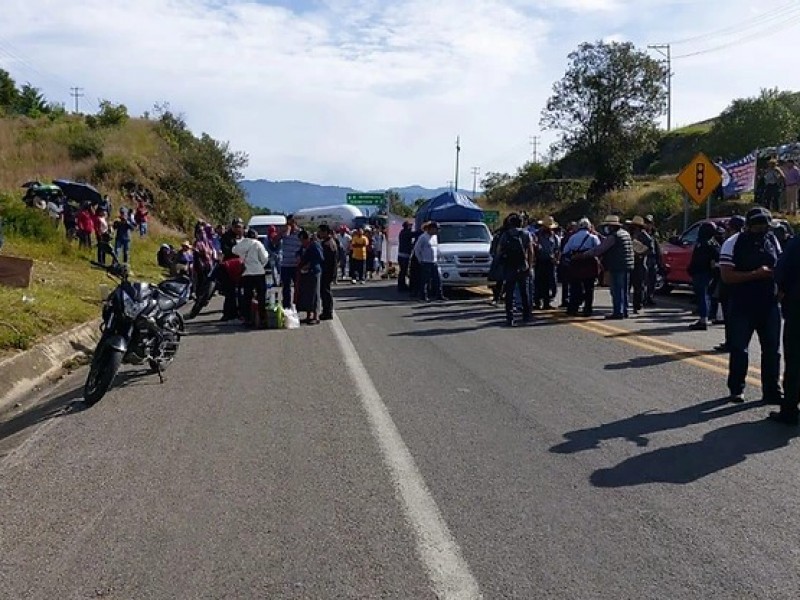 Con bloqueos exigen a alcaldesa atención en barrios de SCLC