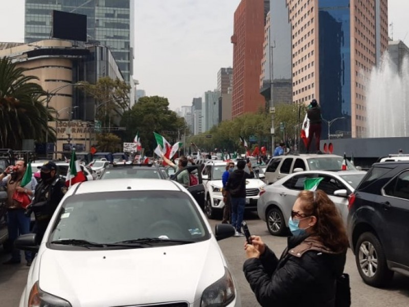 Con caravana, FRENAAA exige salida de policías del Zócalo