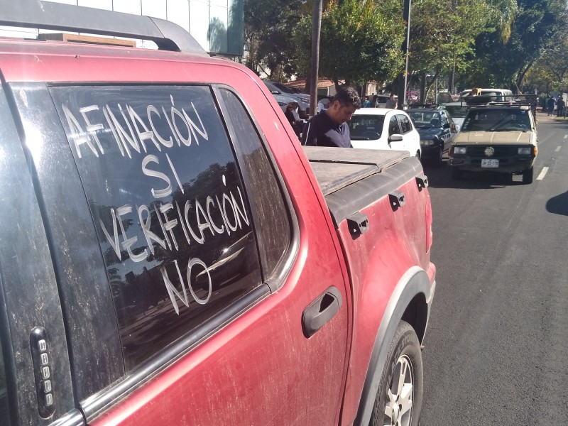 Con caravana protestan en contra de la verificación