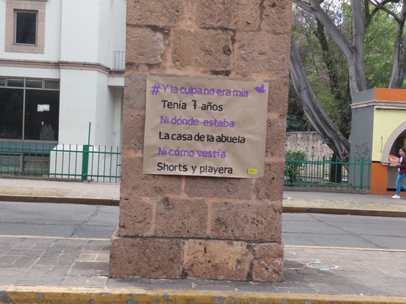 Con carteles buscan concientizar sobre violencia hacia la mujer