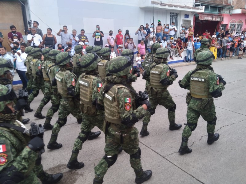 Con desfile militar recuerdan a los Héroes Juchitecos de 1866