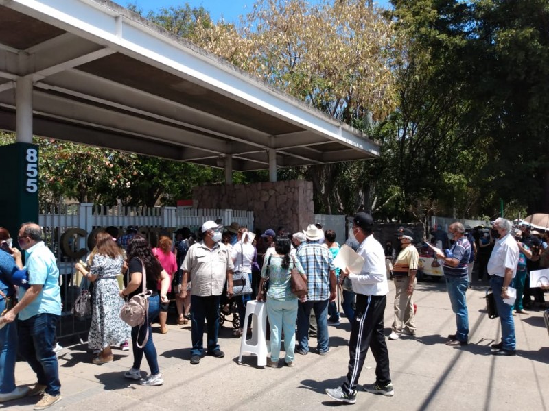 Con desorganización y poca transparencia arranca vacunación anticovid-19 en Culiacán