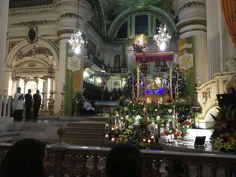 Con devoción despiden a la generala de Catedral