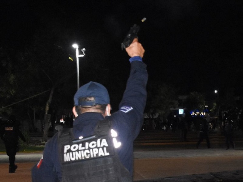 Con disparos, policías de Cancún dispersan manifestación feminista