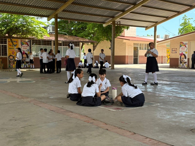 Con entusiasmo regresan a las aulas alumnos de educación básica